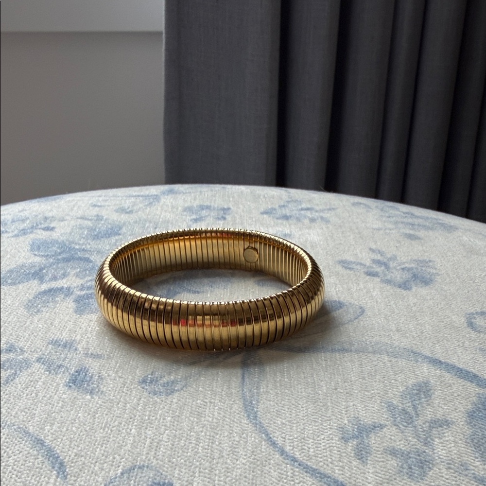 Gold Ribbed Bracelet - Picture 3 of 5